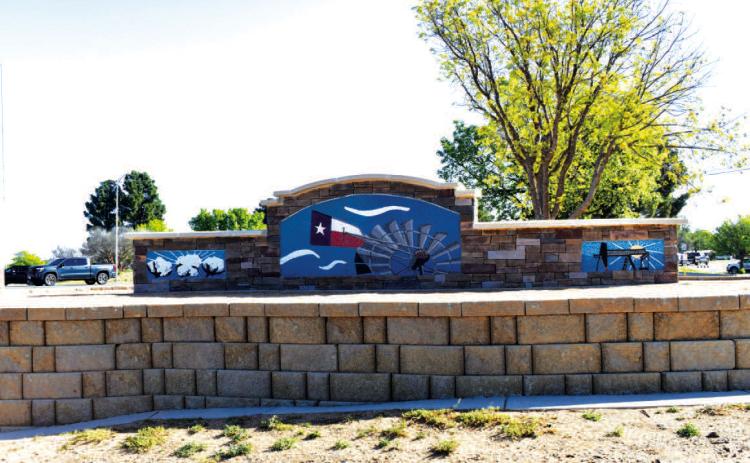 BEAUTIFUL MOSAIC MONUMENT - The Levelland Chamber of Commerce held a ribbon cutting on Tuesday to present the new GCAA Mosaic Mounument. It is located on the coner of Highway 385 and Clubview Drive. (Staff photo by Emily Campos)