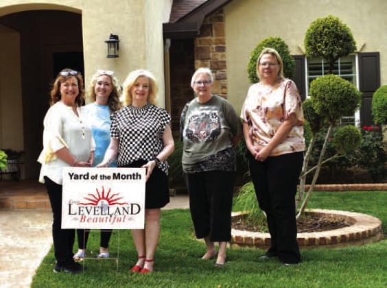 JUNEYARD OFTHE MONTH - Keep Levelland Beautiful recgonized Dixie Price’s yard located at 13 Crockett Circle for yard of the for June. Pictured from left to right are: Tammy Franklin, Kati Moody, Dixie Price home owner, Donna Wheeler and Kelly Hancock. (Staff photo by Emily Campos)